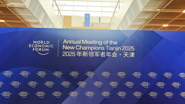 配资融券网 美国经济学家如何评价关税冲击、美联储降息步伐和“大而美法案”？｜2025夏季达沃斯